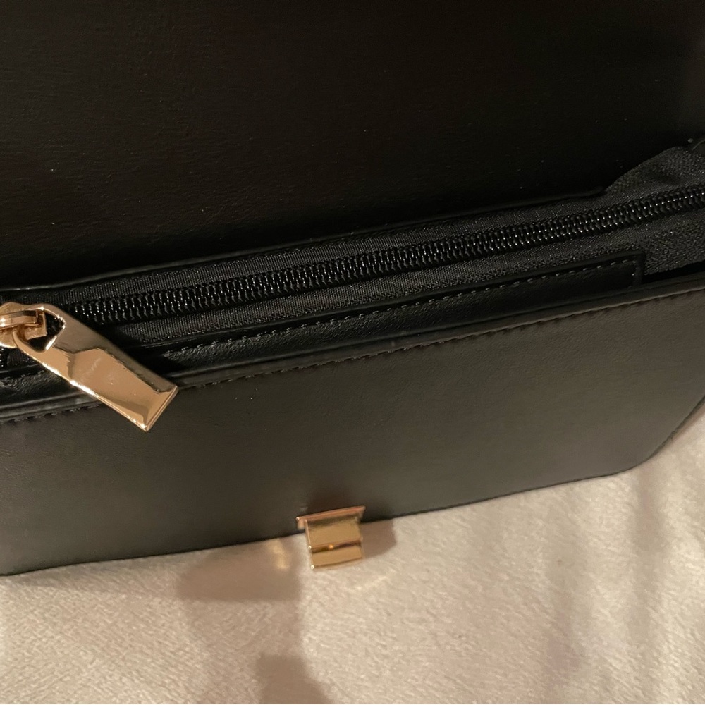 Timmy Woods Vegan leather Crossbody - Picture 4 of 7
